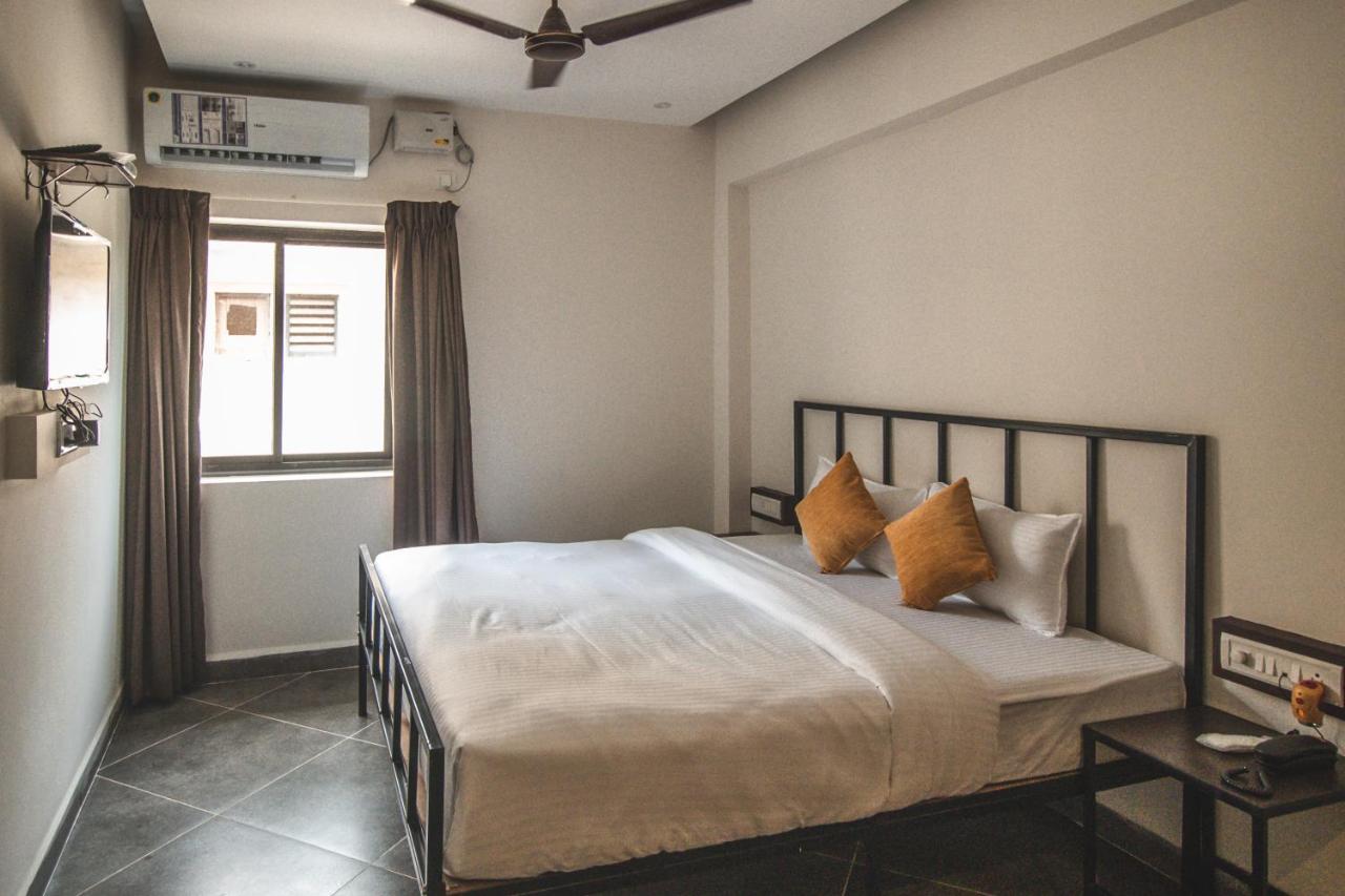 Amber Rooms Porvorim Exterior foto